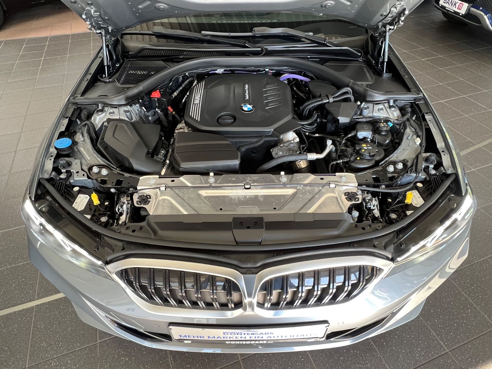 BMW 320 d xDrive Touring III DRIVING ASSISTANT III foto 4