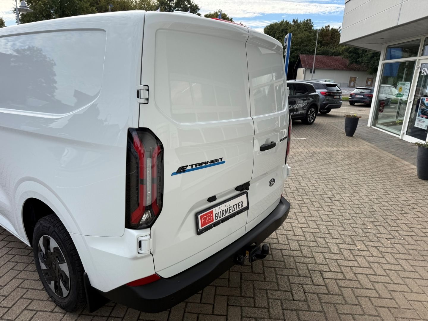 Fahrzeugabbildung Ford Transit Custom RWD E-Transit Kasten 320 L1 Trend