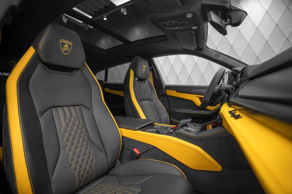 Urus 4.0 V8 SE 2026 BRABUS FULL CARBON AKRAPOVIC - Bild 15