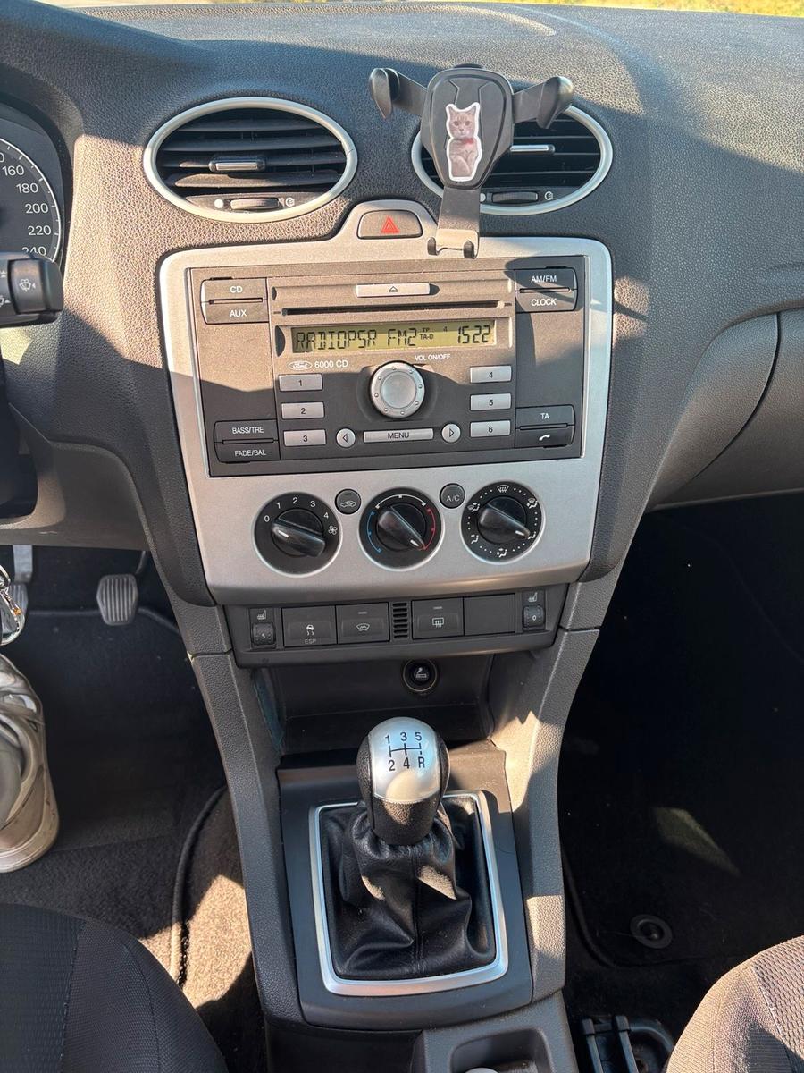 Ford Focus 2005 — photo 10