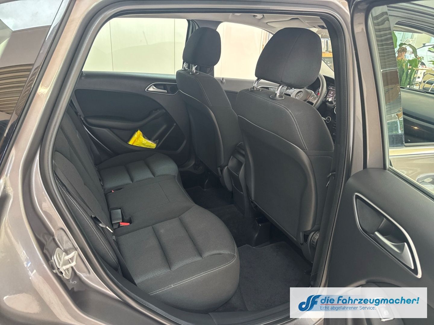Fahrzeugabbildung Mercedes-Benz B 180 Bi-Xenon SHZ Parklenkass. Rückfahrkam. Not