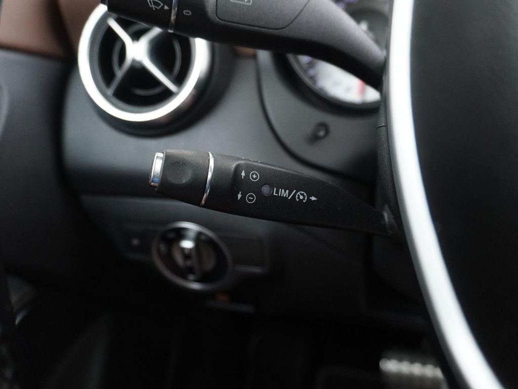 Mercedes-Benz CLA 200 Prestige AMG Styling panorama dach Leder