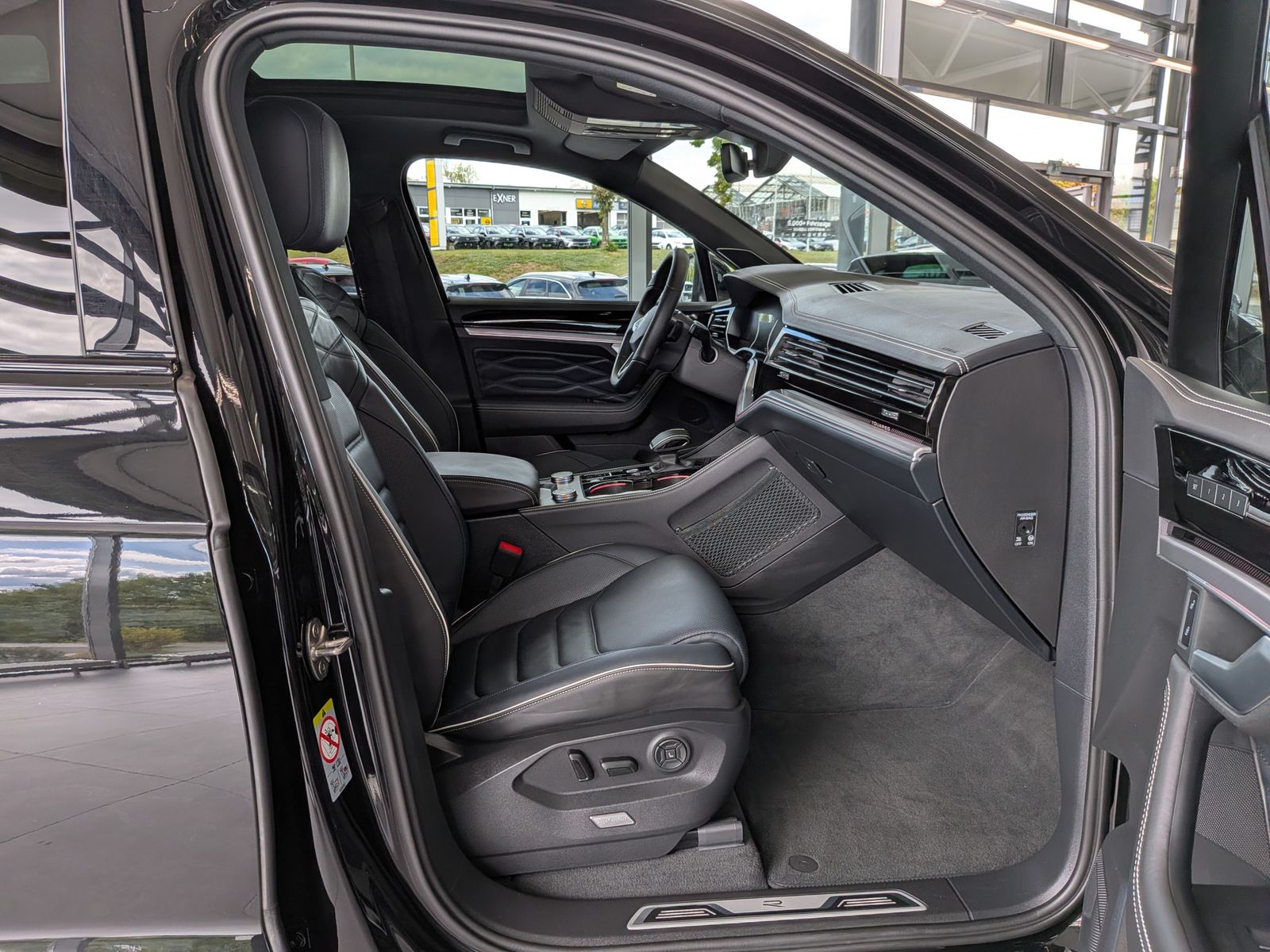 Fahrzeugabbildung Volkswagen Touareg 3.0TDI 4M R-Line VOLL Black 22" UPE 114T