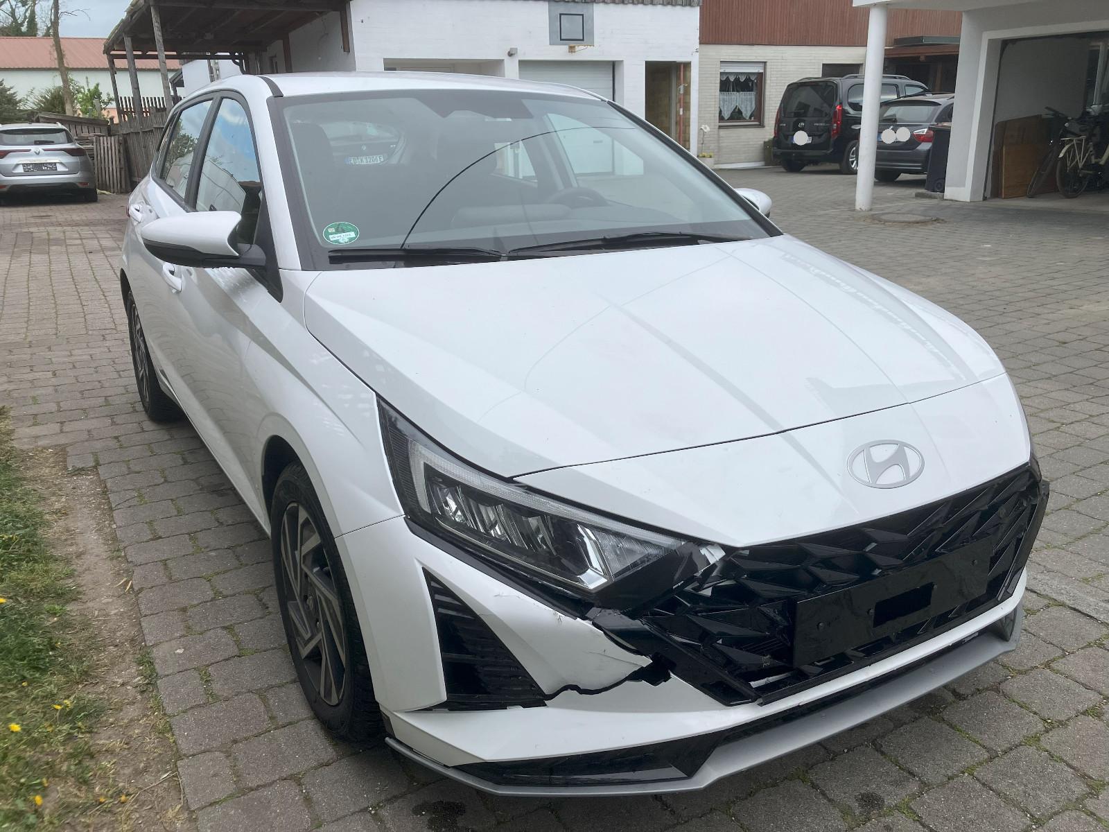 Hyundai i20 Trend NAVI SHZG TEMPOMAT LED PDC-KAMERA