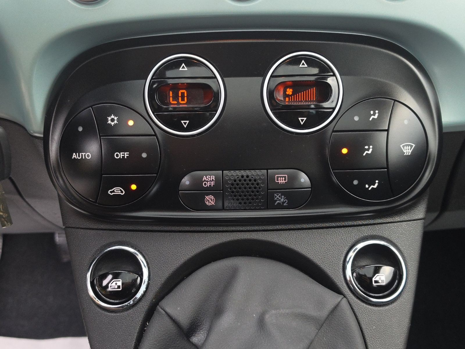 Fahrzeugabbildung Fiat 500 Launch Edition Panorama-Dach  Apple Carplay