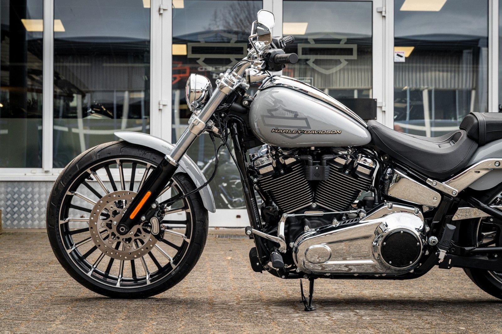 Fahrzeugabbildung Harley-Davidson BREAKOUT FXBR 117 ci - MY25 - Sofort Verfügbar