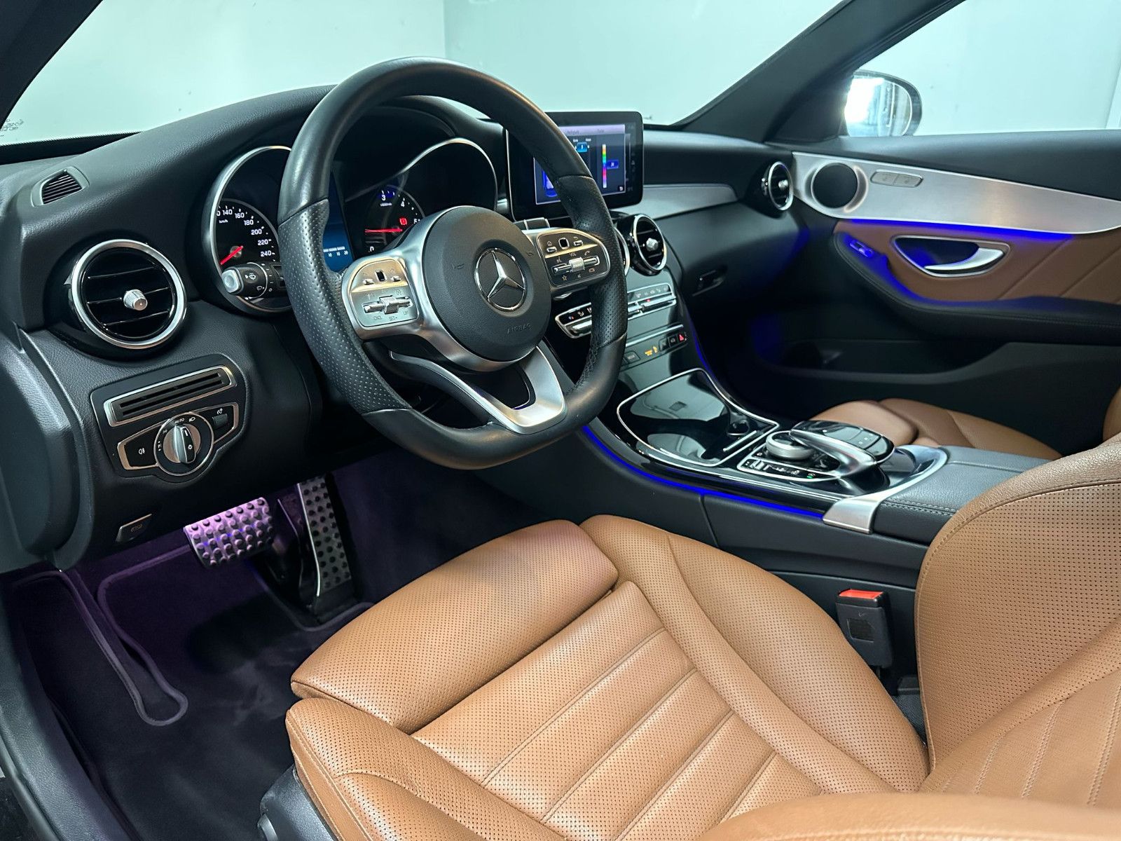 Fahrzeugabbildung Mercedes-Benz C 220 d T Autom. AMG*NIGHT*SITZKLIMA*KAMERA*TEMP