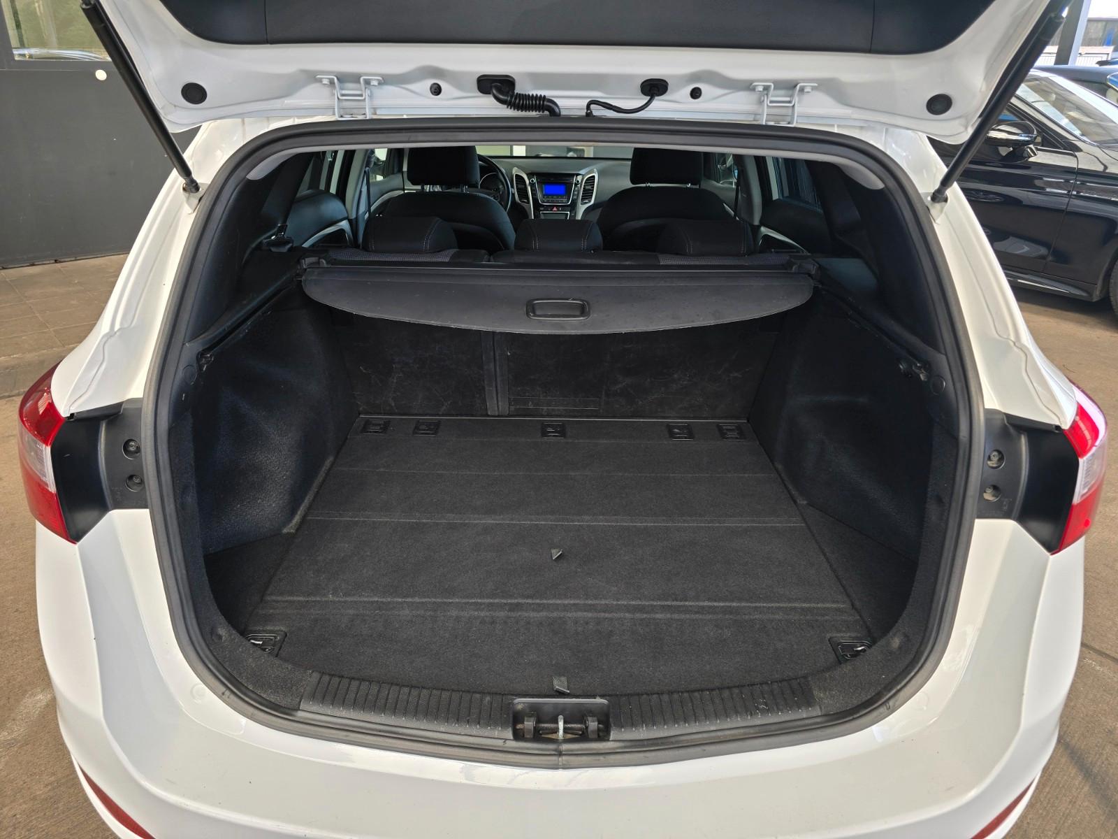 Hyundai i30 Kombi 1.6 GDi blue Passion Automatik Park/LM