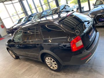 Skoda Octavia Combi Scout 4X4 *TÜV Neu*Xenon*