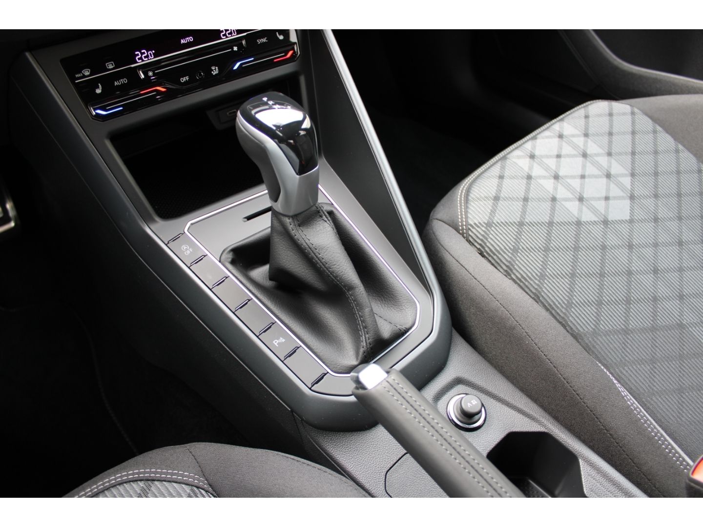 Fahrzeugabbildung Volkswagen Taigo 1.0 TSI R-Line LED ACCSHZ OPF Sportpaket N