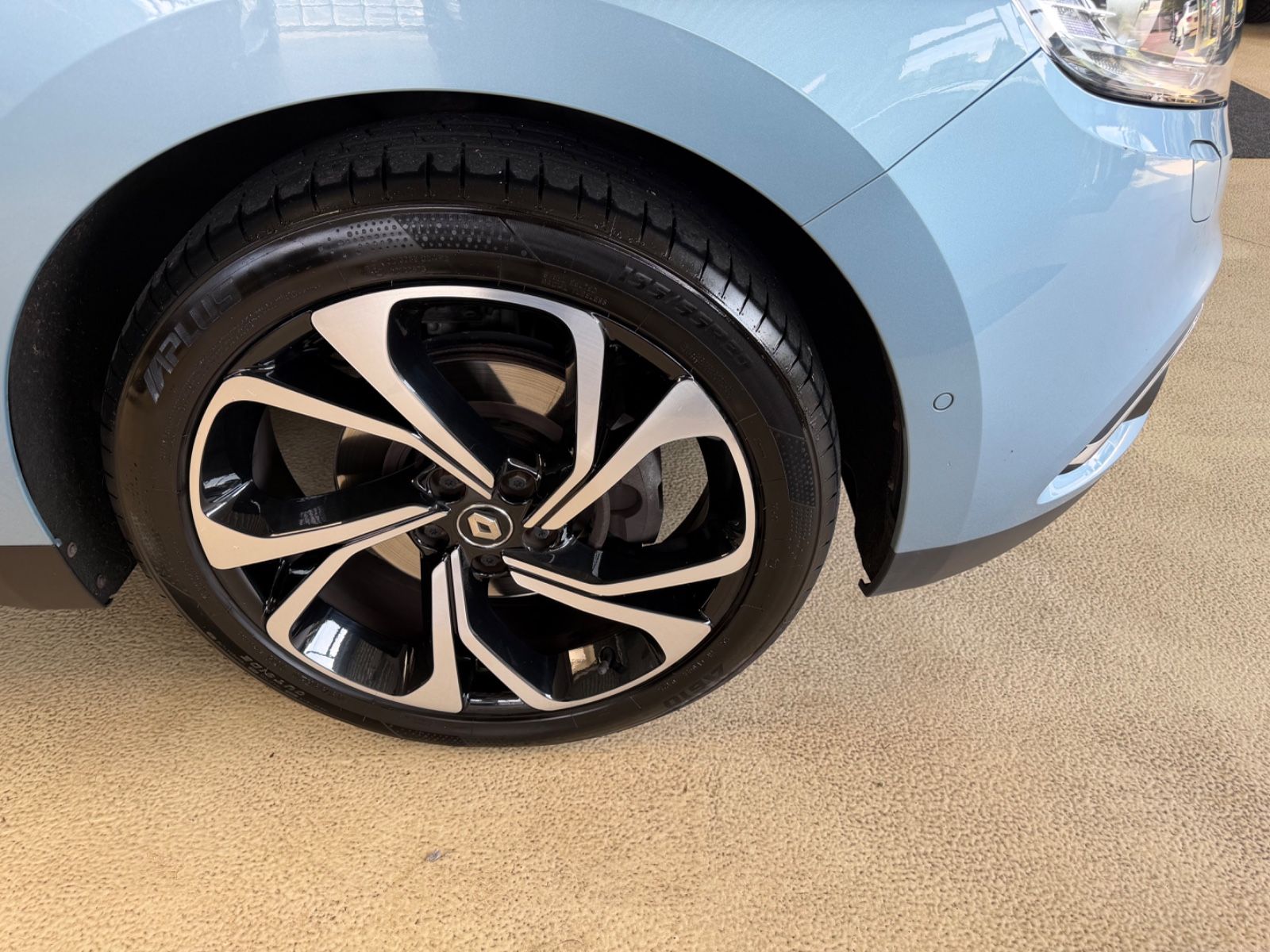 Fahrzeugabbildung Renault Scenic IV Grand BOSE Edition