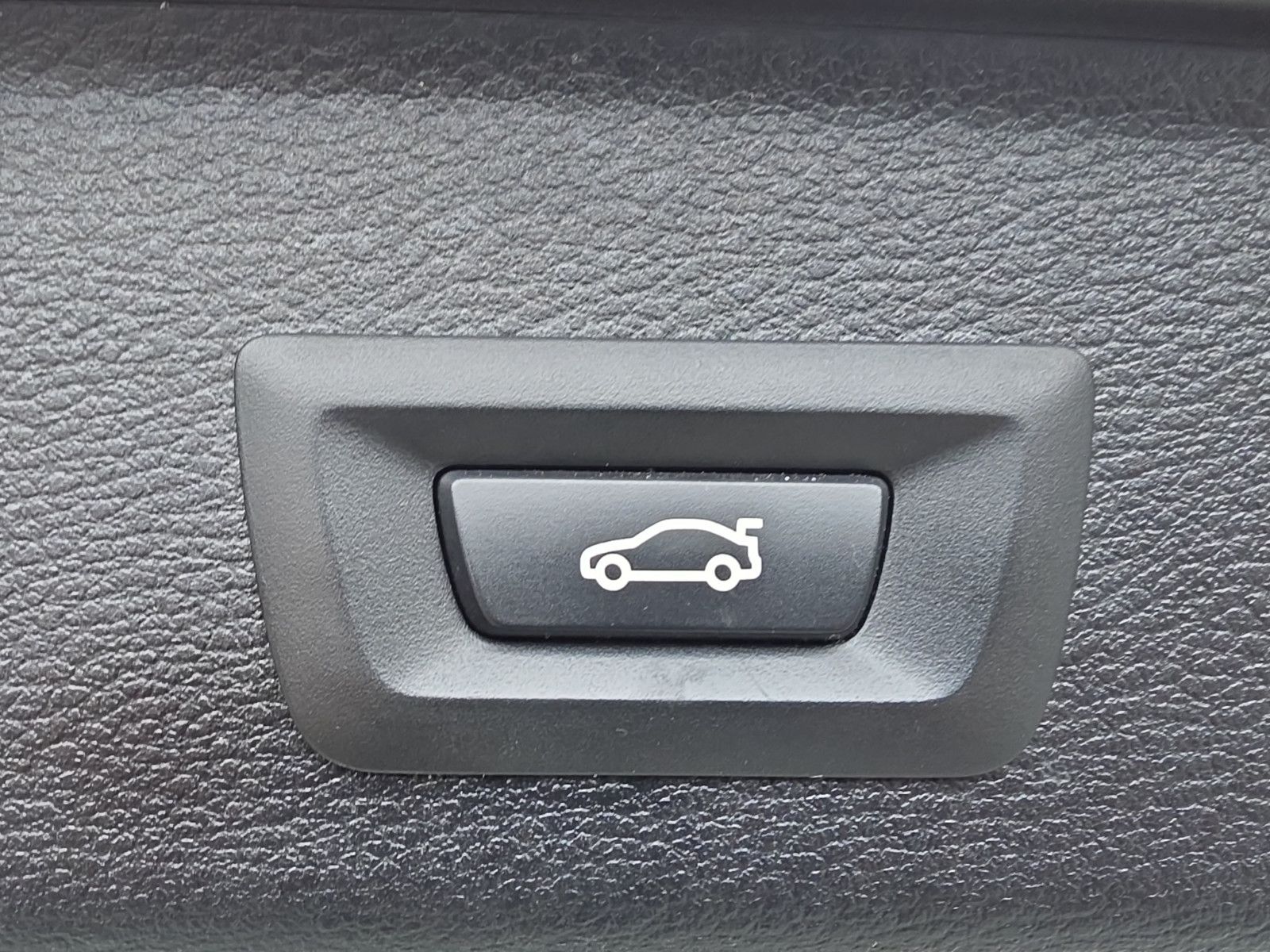 Fahrzeugabbildung BMW X3 xDrive20d AUT. AUS 1.HAND LEDER NAVI KAMERA