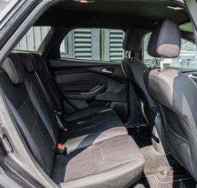 Fahrzeugabbildung Ford Focus Turnier ST-Line |NAVI|PDC|SHZ|AHK