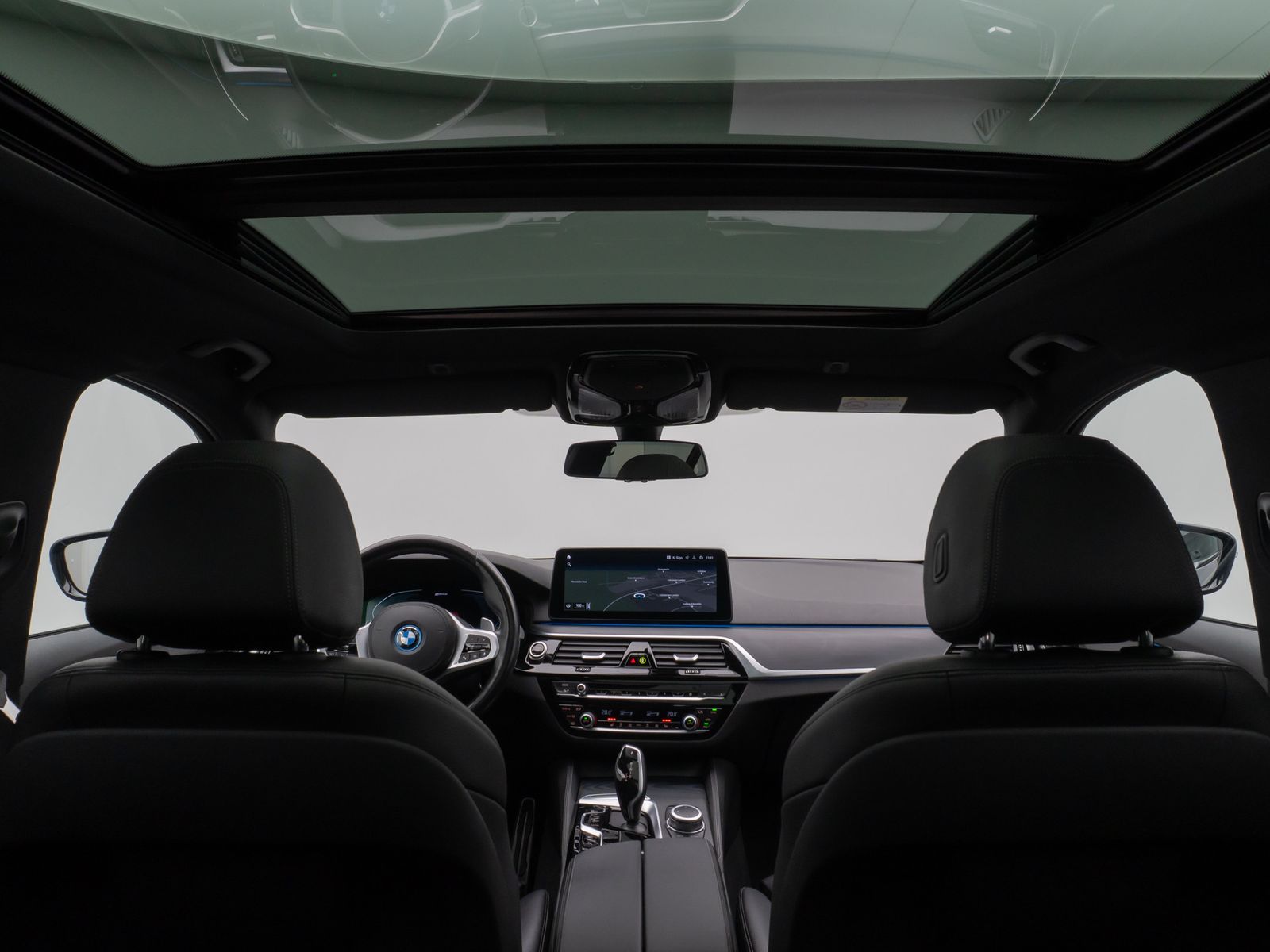 Fahrzeugabbildung BMW 530e xD M Sport Panorama HUD DAB H/K PDC AHK