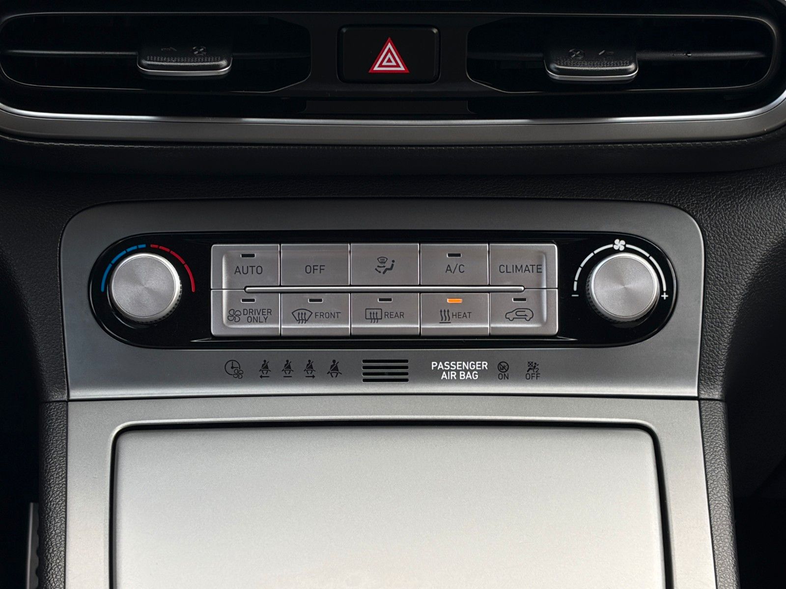 Fahrzeugabbildung Hyundai Kona Select Elektro CarPlay ACC LHZ SHZ DAB+