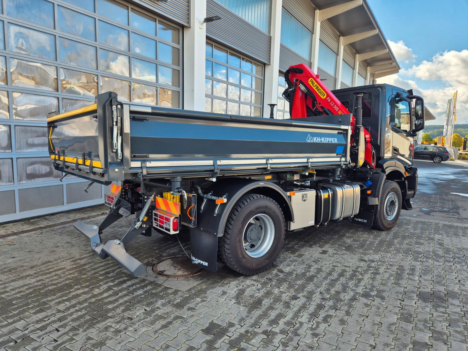 Fahrzeugabbildung Iveco AD200X46/P HR OFF Palfinger PK 12.501 Funk AHK