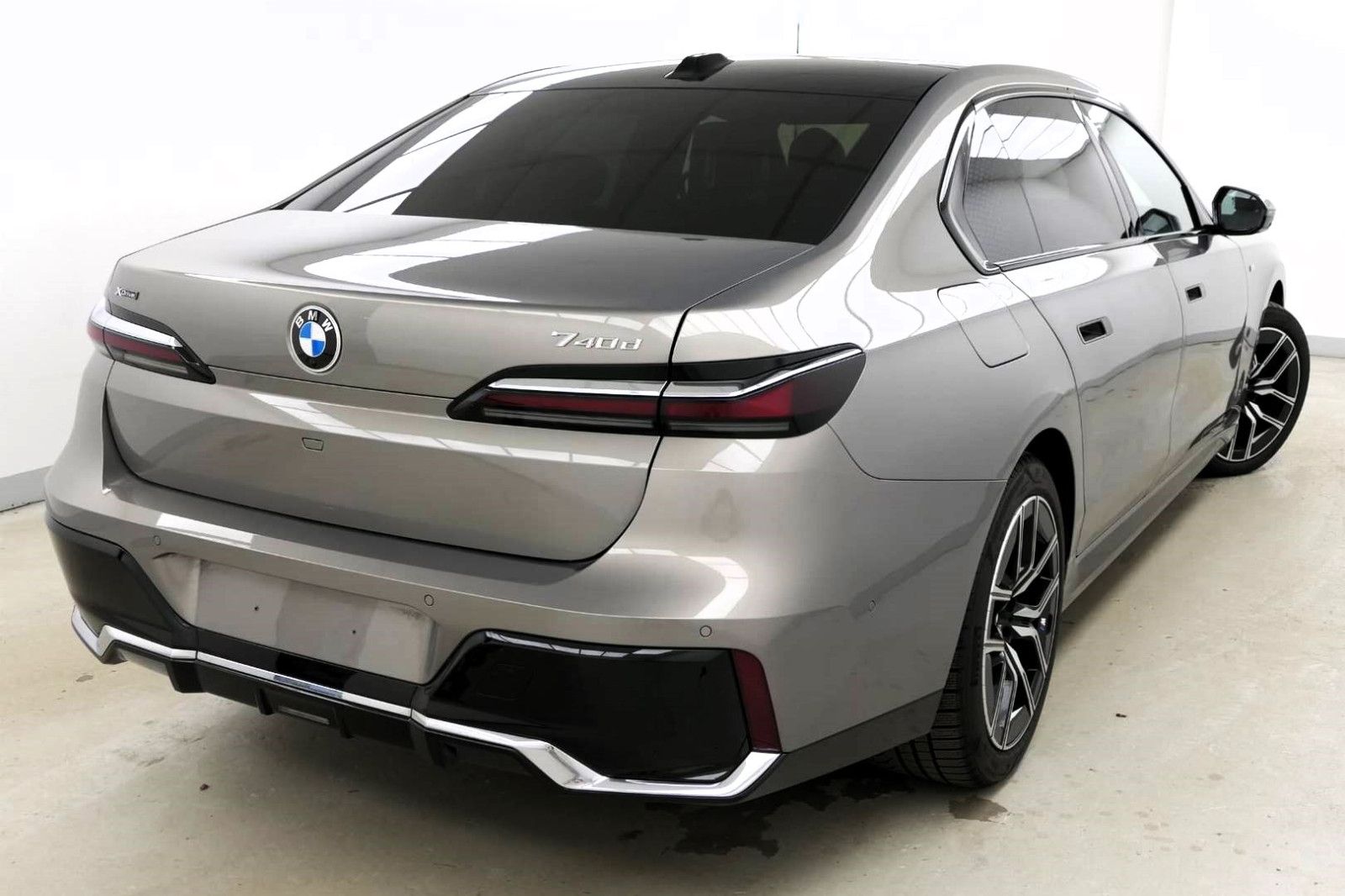 Fahrzeugabbildung BMW 740d xDrive M Sport Sky-Lounge AHK Standheizung