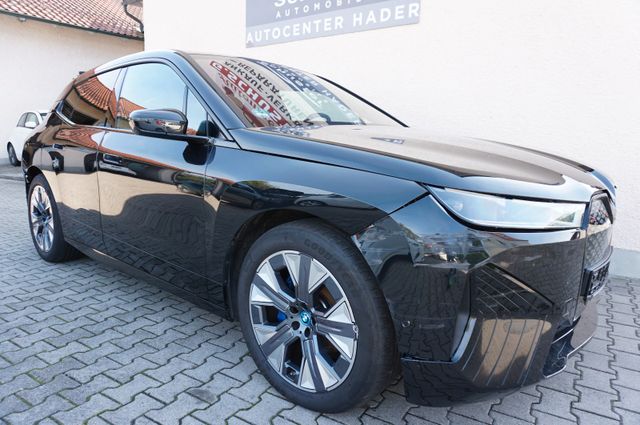 BMW iX xDrive40 Sport LASER/ NAVI/ HEAD UP/ H+K