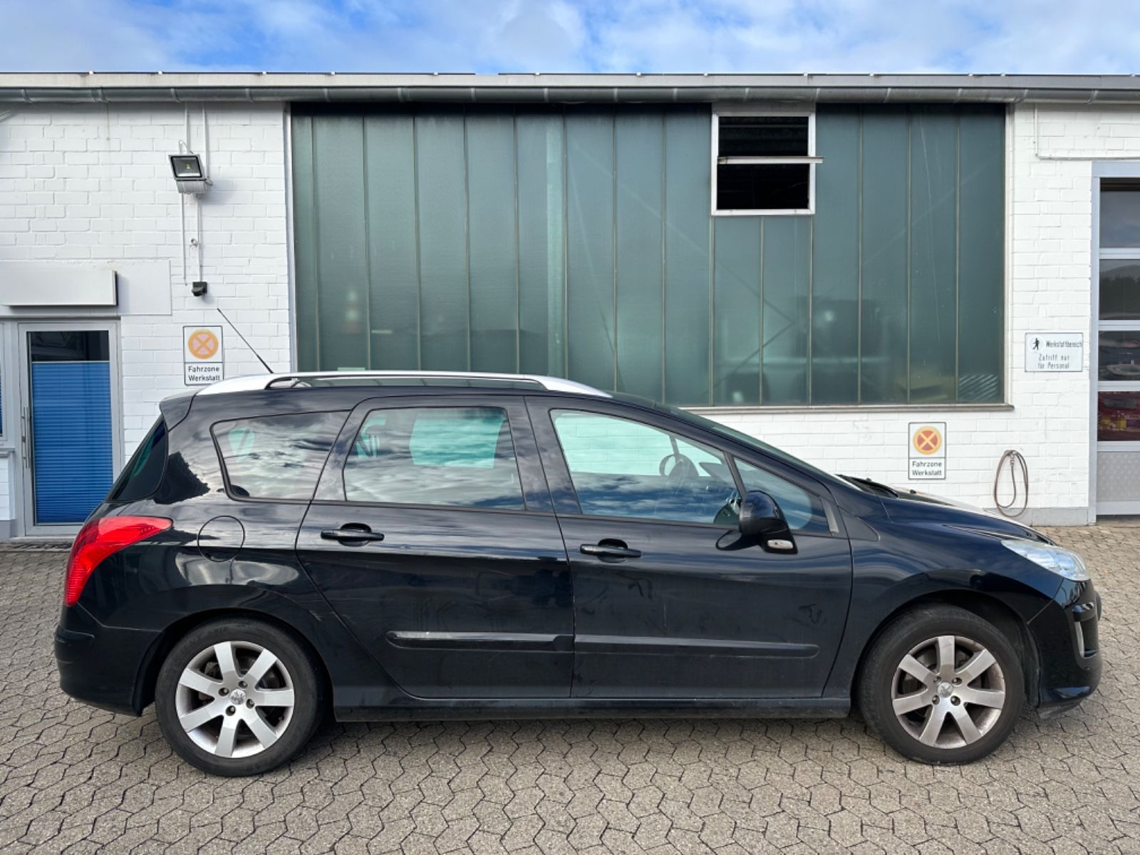 Fahrzeugabbildung Peugeot 308 SW Premium*PANO*Klima*Radio*Export*