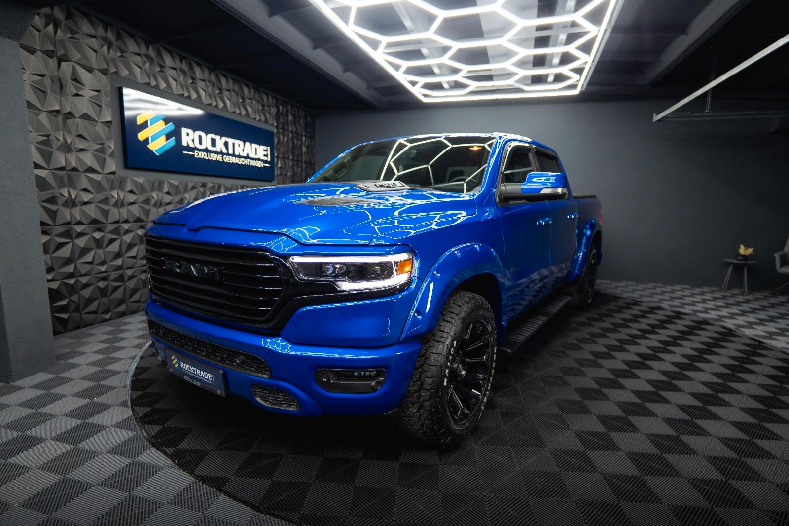 Fahrzeugabbildung Dodge RAM 5.7 V8 HEMI 4x4 OFFROAD Night Limited 19%
