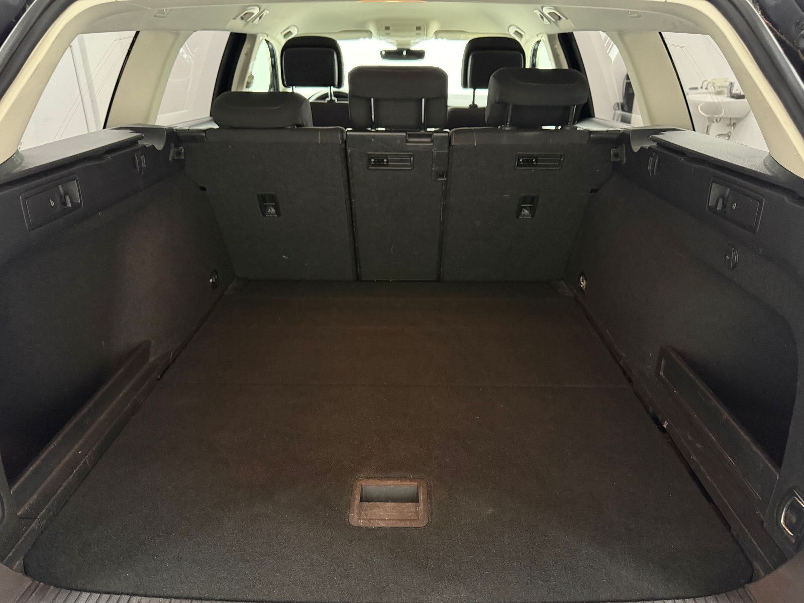 Fahrzeugabbildung Volkswagen Passat Variant Comfortline/ACC/HuD/LED/MASSAGE