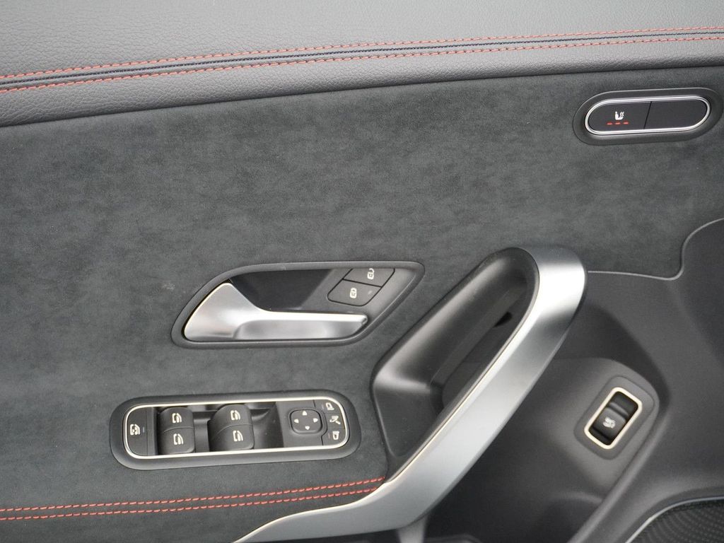 Mercedes-Benz CLA 180 Shooting Brake Star Edition AMG Line | P