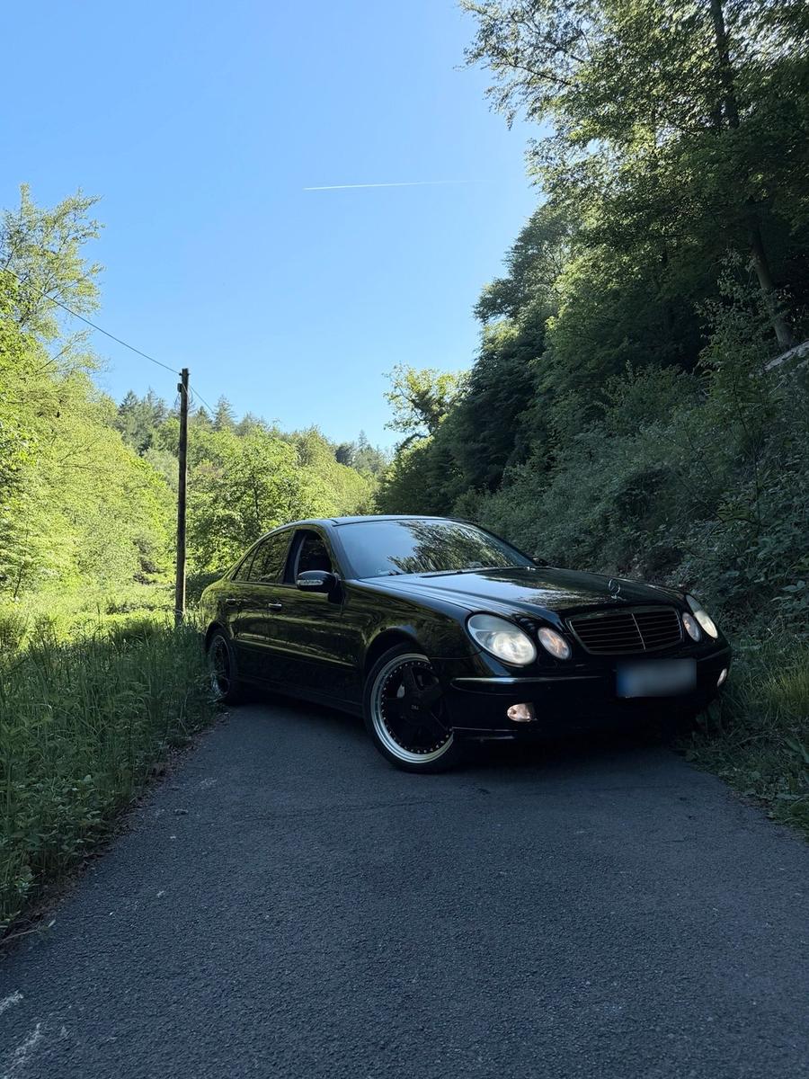 Mercedes-Benz E 320