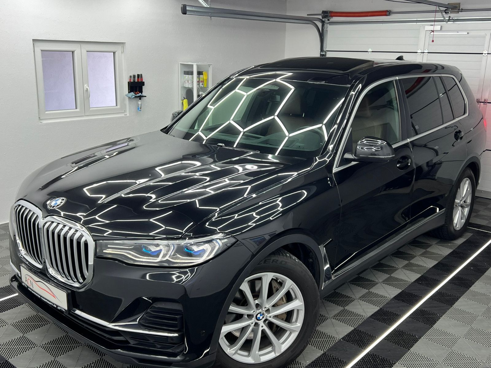 Fahrzeugabbildung BMW X7 xDrive 30d/AHK/B&W/SKYLOUNGE/MASSAGE/7-SITZER