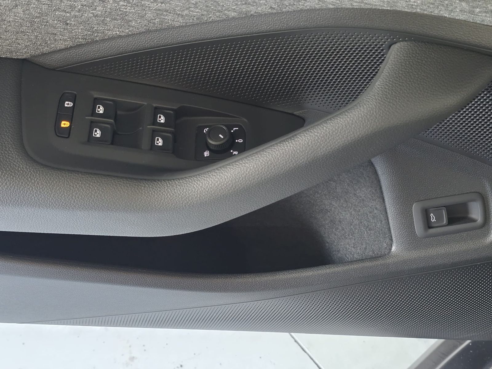Fahrzeugabbildung SKODA Superb 2.0 TDI 4x4 Selection MATRIX*AHK*PANO*19"