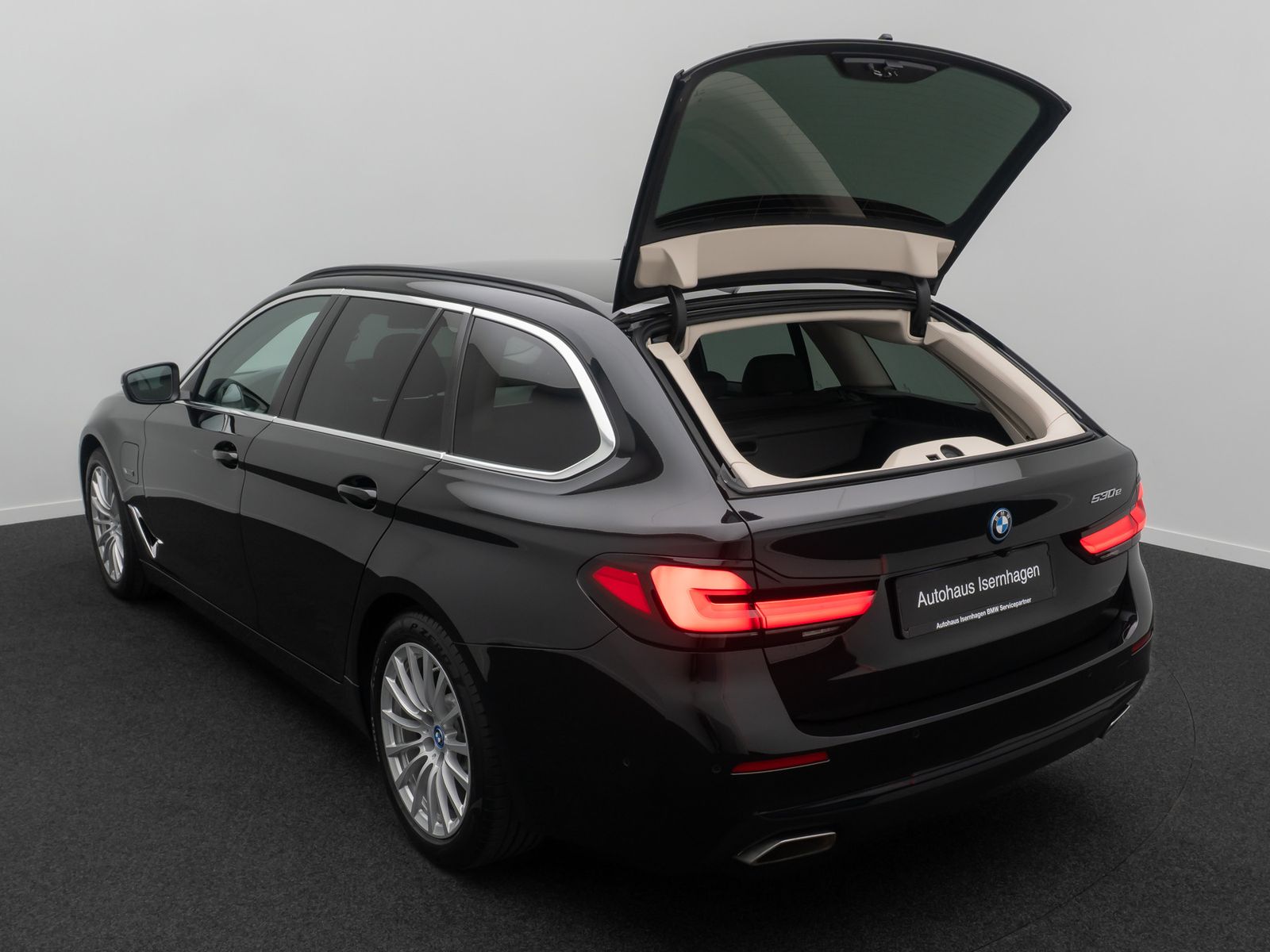 Fahrzeugabbildung BMW 530e Alarm AHK HUD DAB 4xKlima HiFi Leder Sport