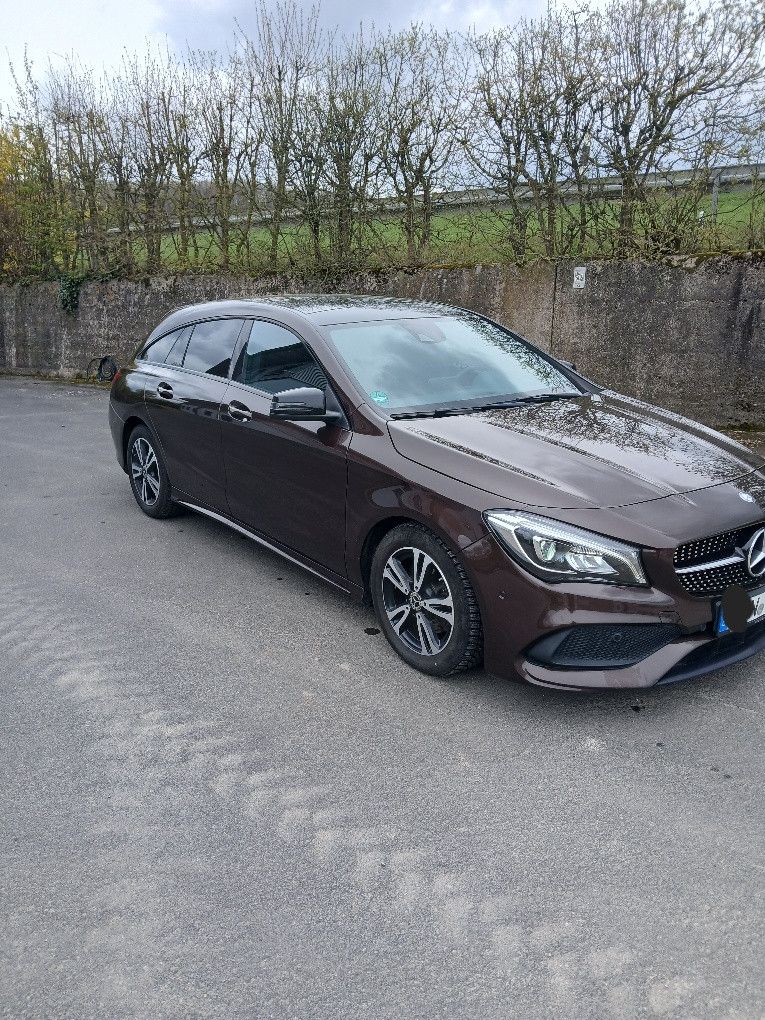 MERCEDES-BENZ CLA 180 Shooting Brake CLA 180 AMG Line Shoo...