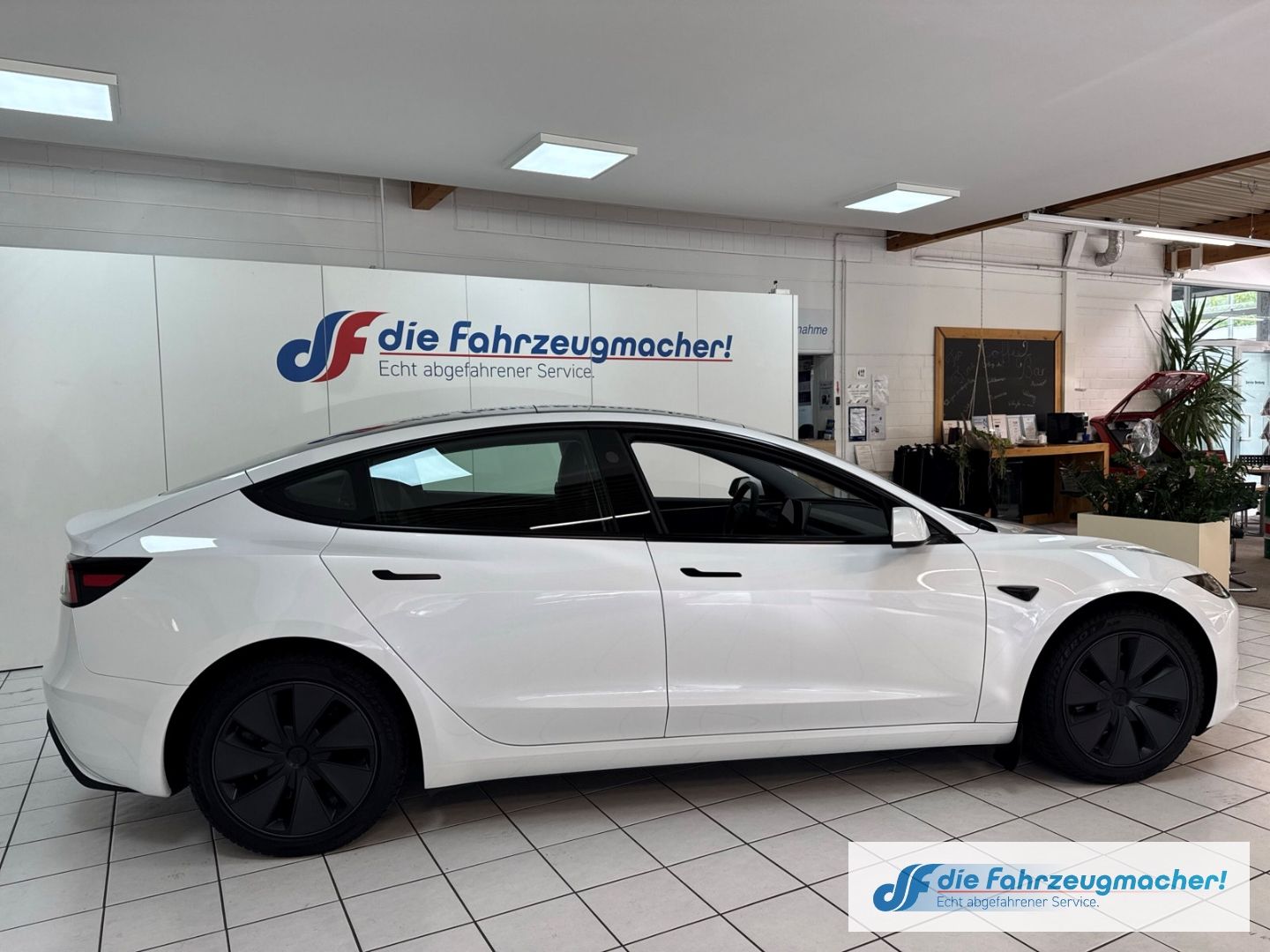 Fahrzeugabbildung Tesla Model 3 Basis RWD Leder Soundsystem ACC El. Heck