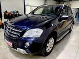 Mercedes-Benz ML 350 CDI 4M AMG LINE VOLLAUSSTATTUNG 97TKM - blaue Mercedes-Benz ML-Klasse