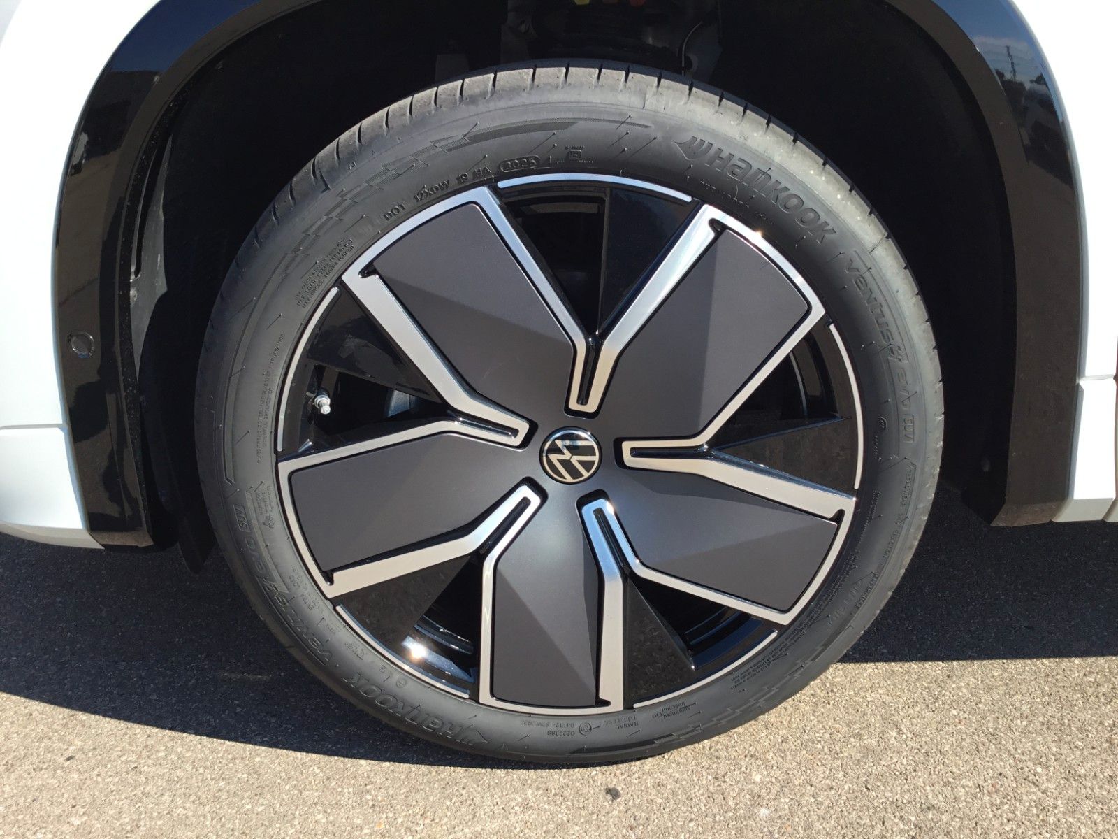 Fahrzeugabbildung Volkswagen Tayron 2.0TDI DSG 4M R-Line+Standh.+AHK+Pano+20"