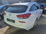 Hyundai i30 cw YES! - Hyundai: Unfallwagen