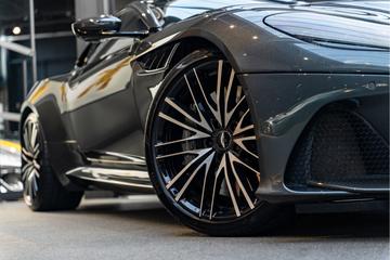 2019 Aston Martin DBS — фото 7