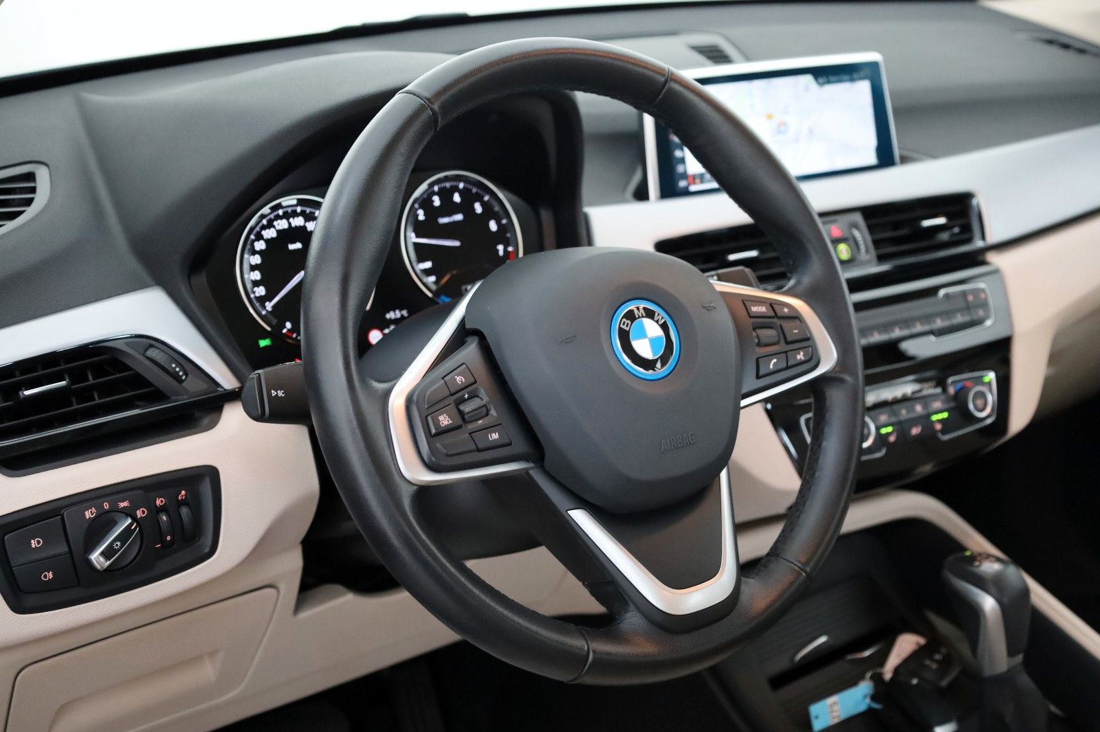 Fahrzeugabbildung BMW X1 xDrive 25e Advantage,Leder,Navi,LED,SH