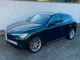 Alfa Romeo Stelvio Lusso Ti Q4 - Alfa Romeo Stelvio lusso mit Benzin-Antrieb