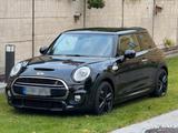 MINI Mini Cooper S F56 JCW mit Remus Klappenaus... - MINI MINI: R56