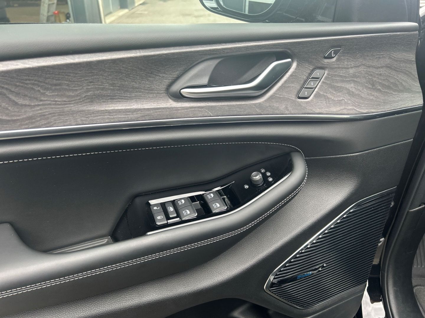 Fahrzeugabbildung Jeep Grand Cherokee 4xe Overland HUD Navi Leder AHK