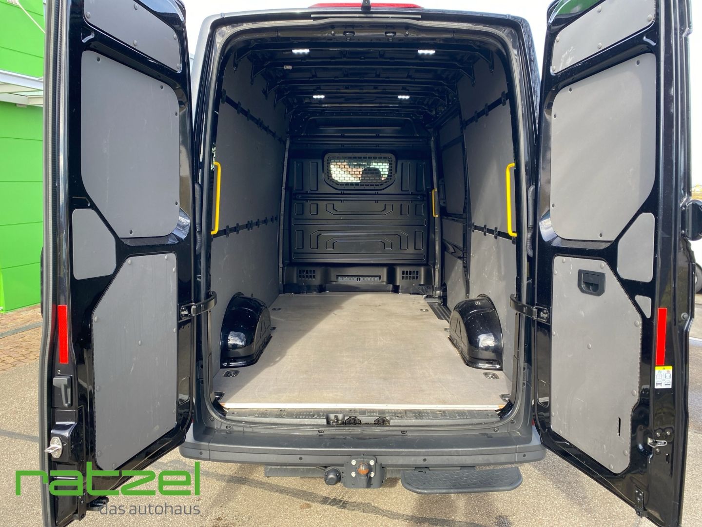 Fahrzeugabbildung Volkswagen Crafter Hochdach 35 Kasten MR 2.0 TDI DSG+AHK+LE