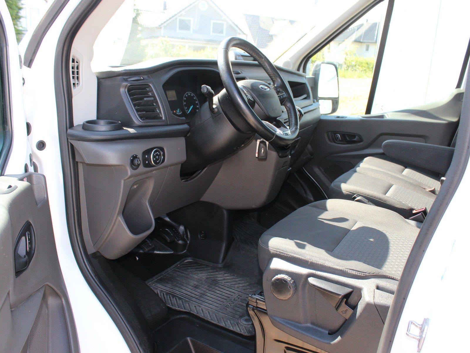 Fahrzeugabbildung Ford Transit 350 L2 Einzelkabine Trend 2,0 TDCi DPF