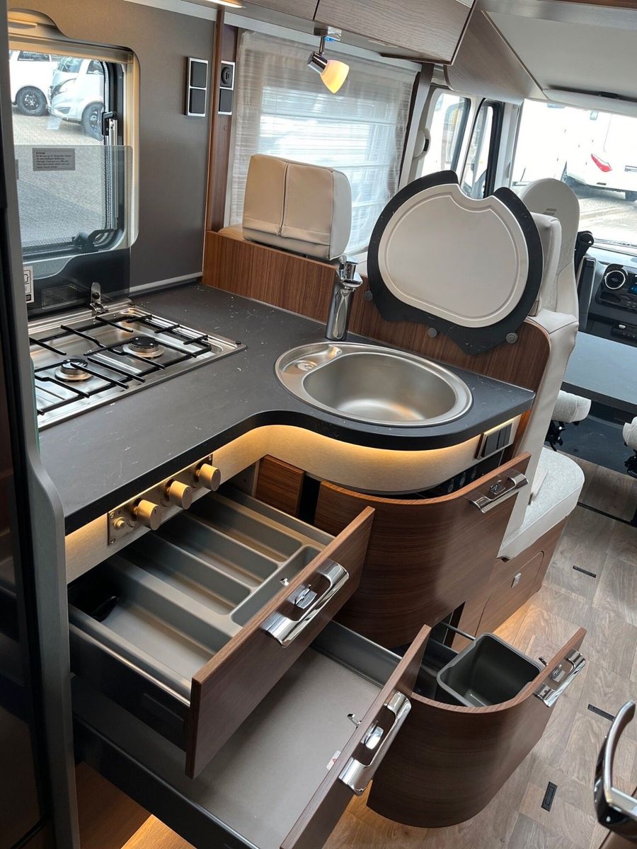 Fahrzeugabbildung HYMER / ERIBA / HYMERCAR Hymer B-MC I 600 Whiteline BMC i 600