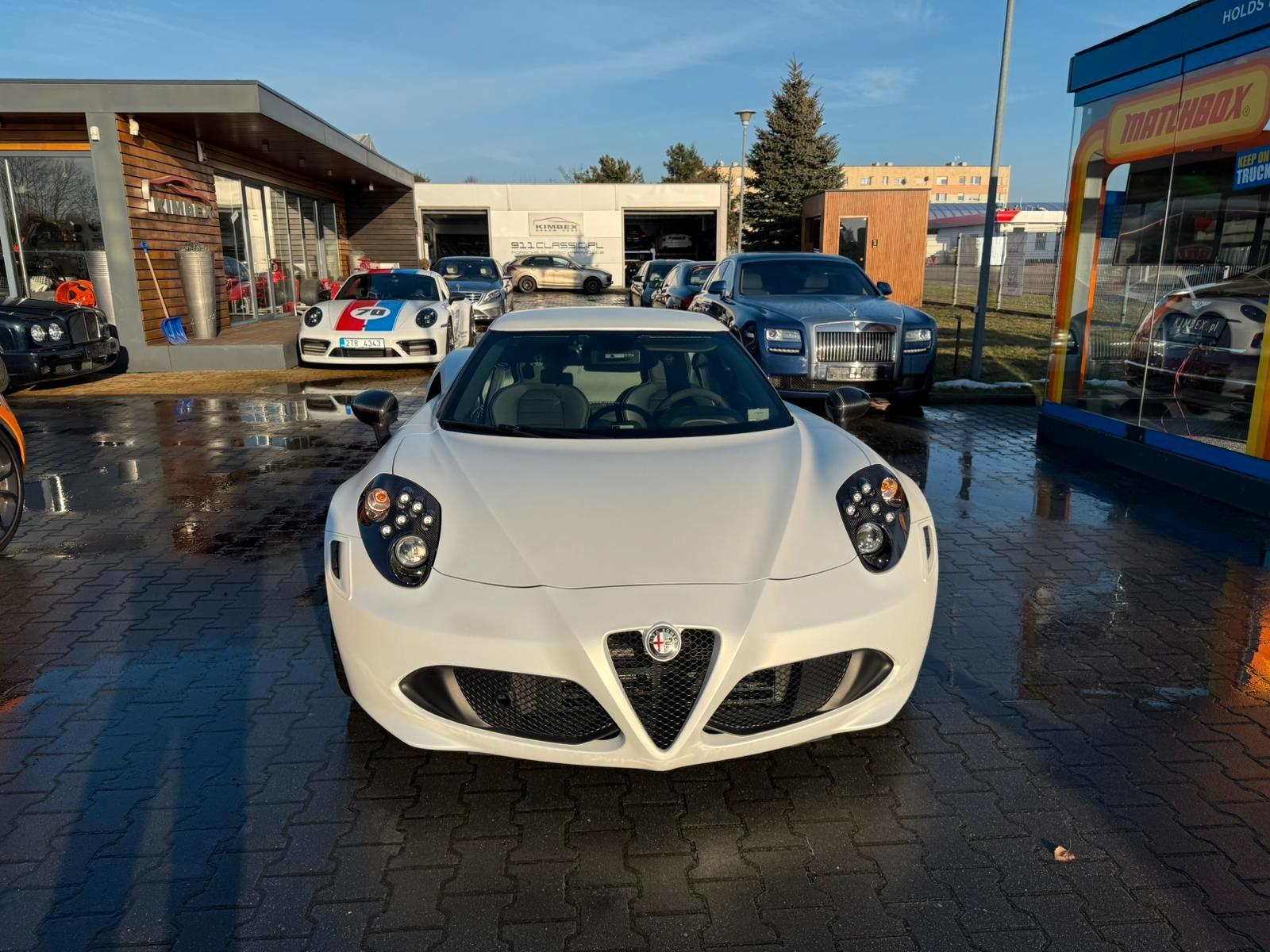 Alfa Romeo 4C Limited LAUNCH EDITION NEU + SPIDER Yellow !
