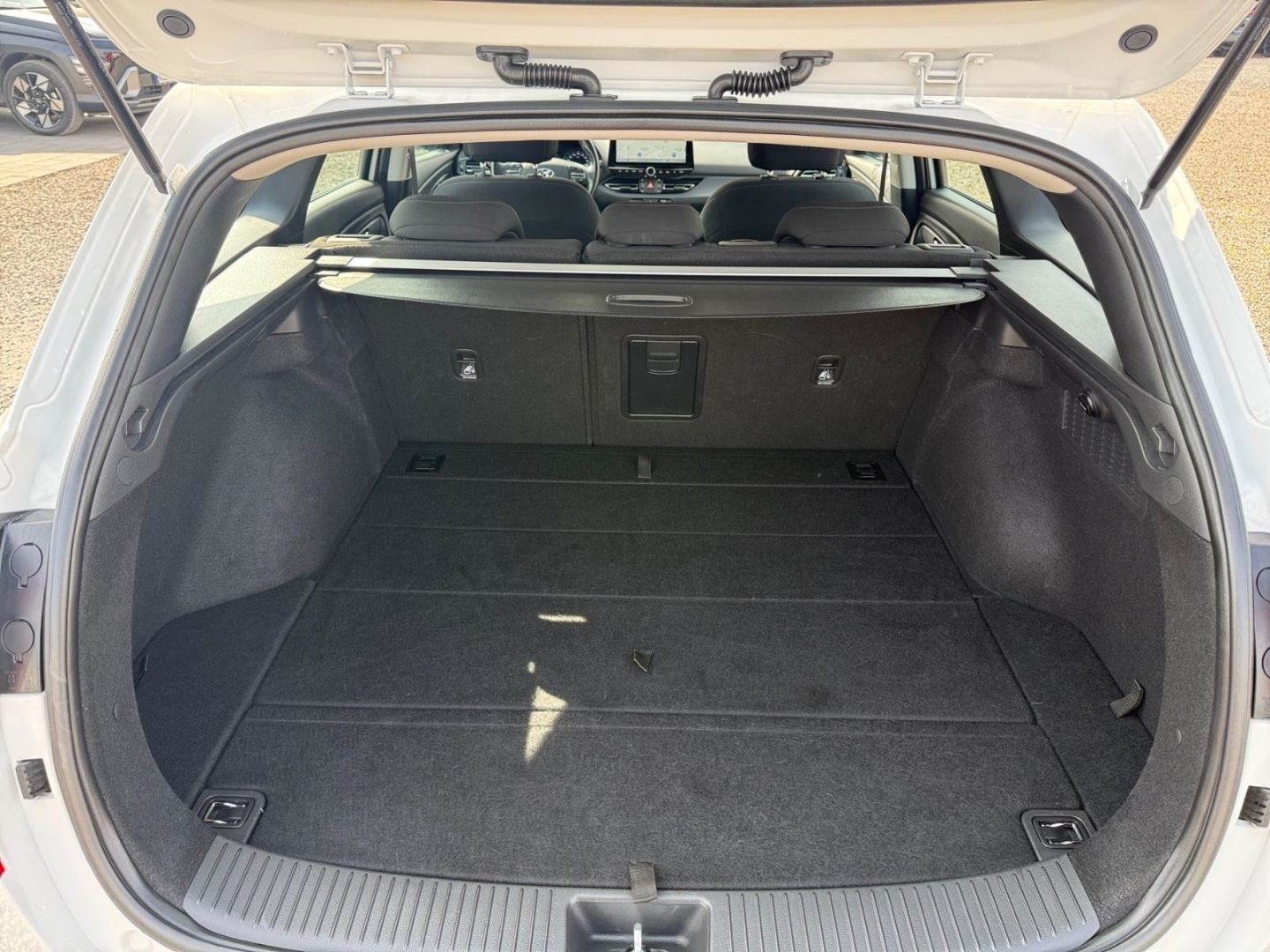 Fahrzeugabbildung Hyundai i30 1.6 CRDi TREND NAVI-P+ACAA+SHZ+KAMERA