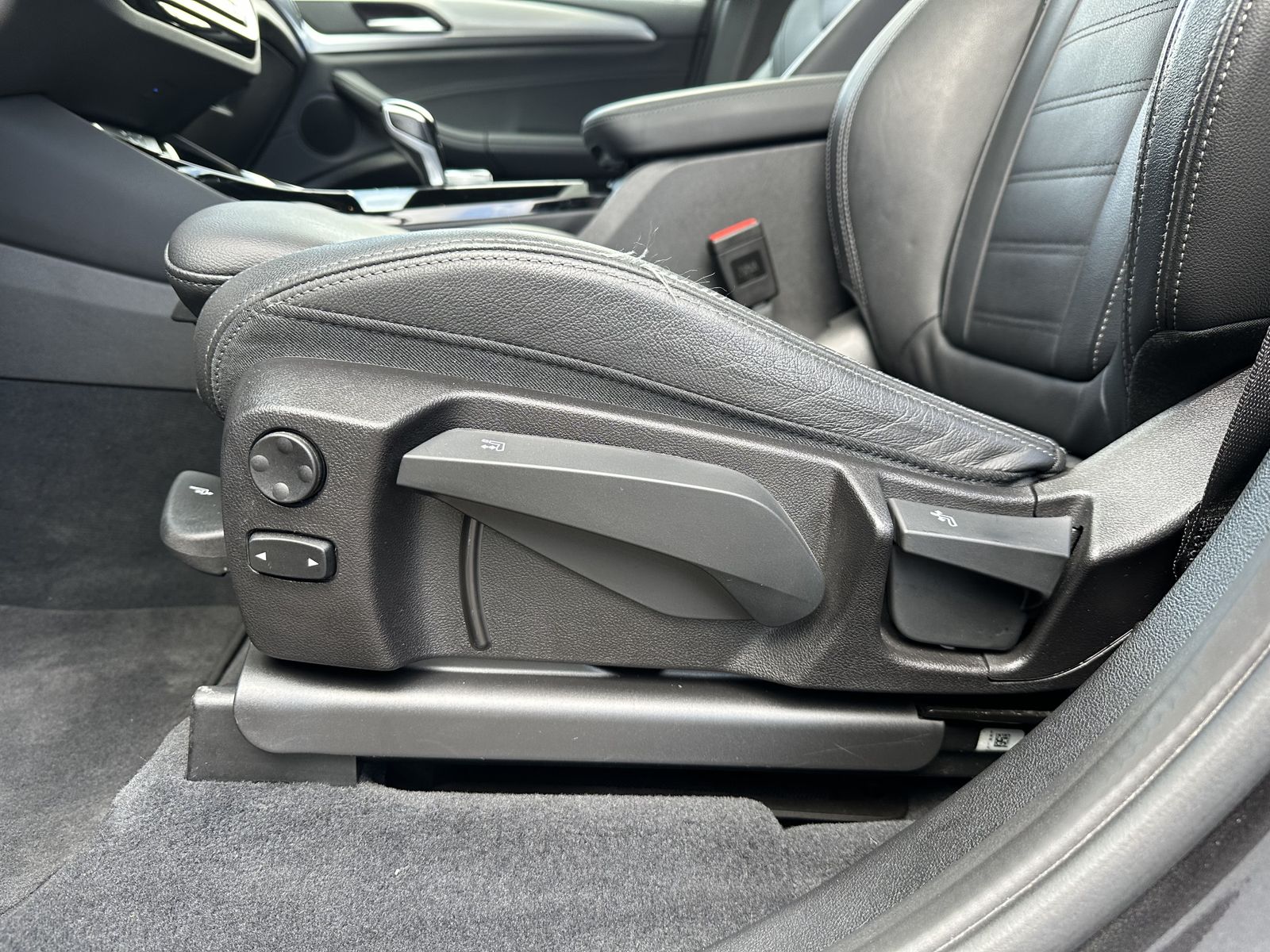 Fahrzeugabbildung BMW X3 xDrive30e M-Sport NAV+LED+HUD+PANO+AHK+20ZOLL