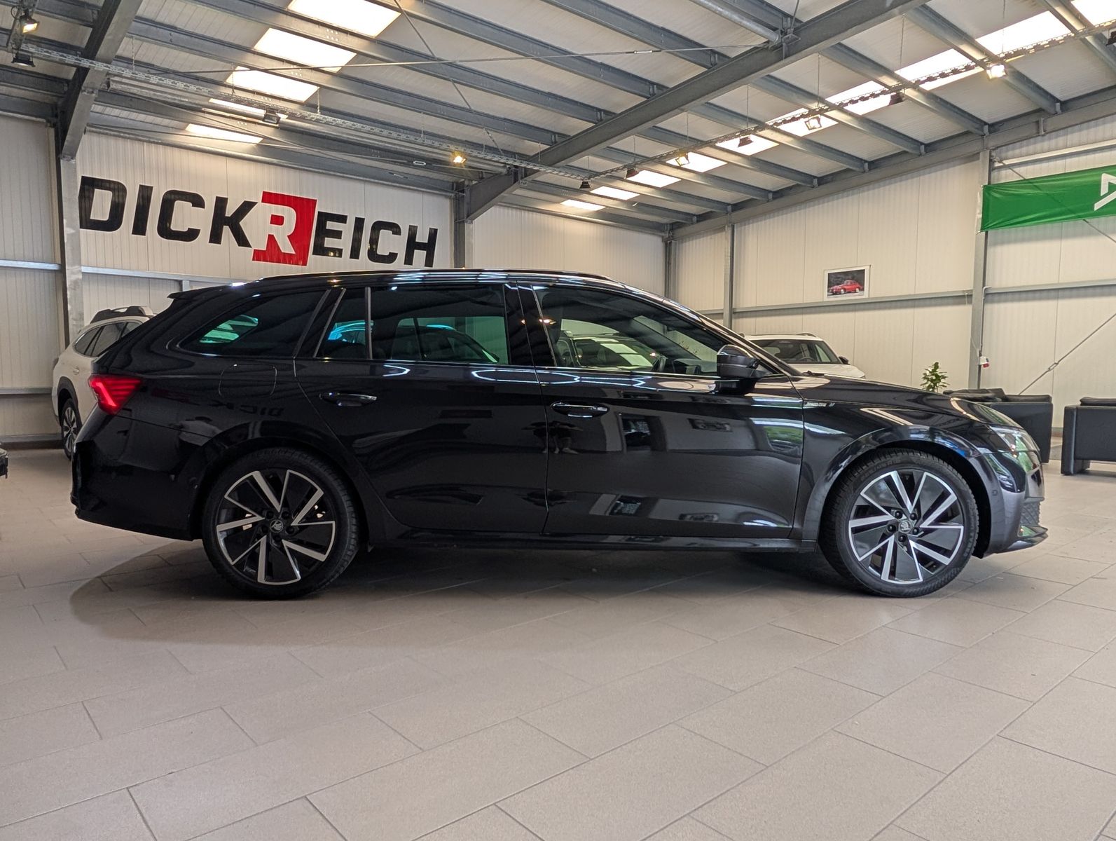 Fahrzeugabbildung SKODA Octavia 2.0 TDI Sportline Matrix Canton AHK 5J.G