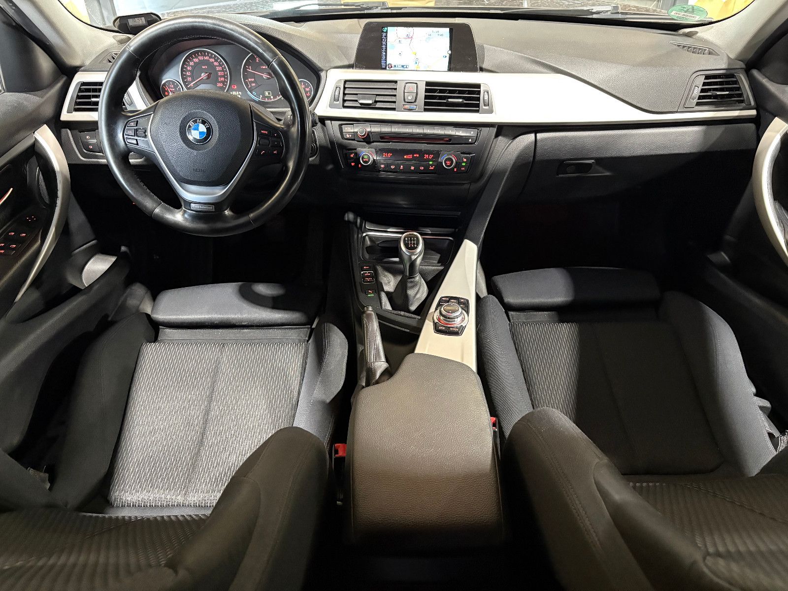Fahrzeugabbildung BMW 325 Baureihe 3 Touring 325 d/NAVI/PDC/SHZ/KLIMA/