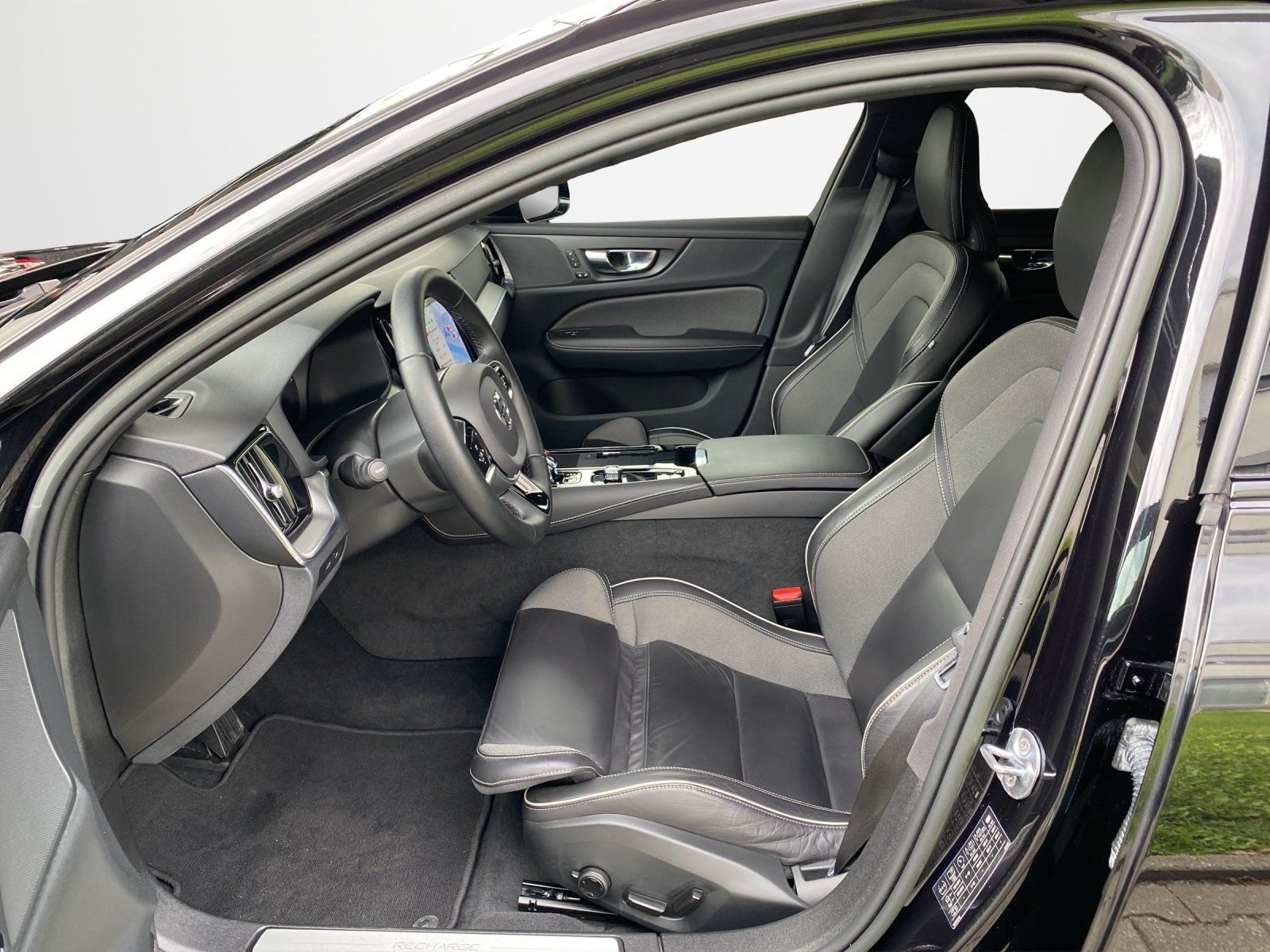 Volvo V60 T8 Plus Dark AWD*AHK*RFK*MMY*SHZ*StHzg* foto 7