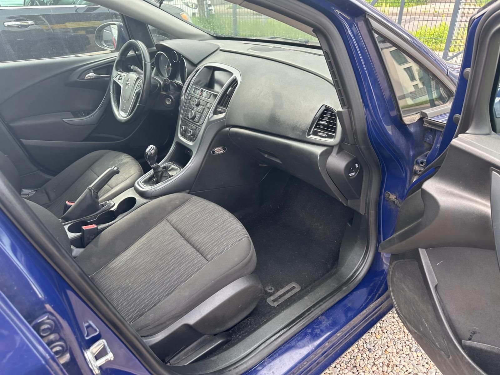 Opel Astra 2015 — photo 13